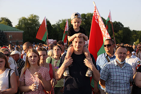 Цырымонія ўскладання вянкоў у мемарыяльным комплексе 