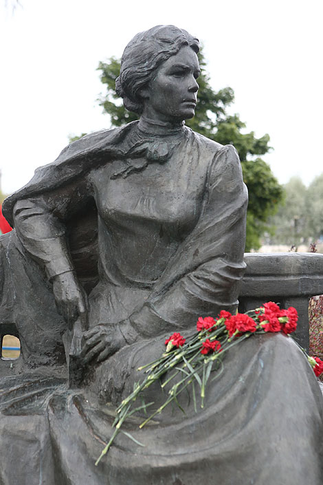 Помнік беларускай пісьменніцы Цётцы (Алаізе Пашкевіч) 