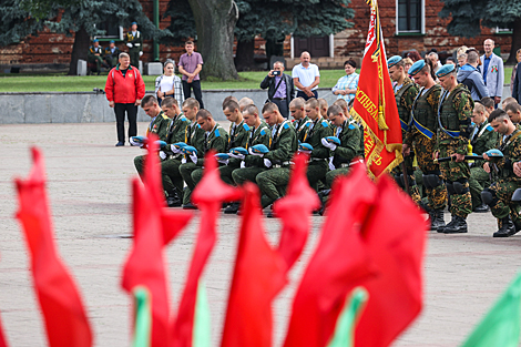 Памяць загінулых герояў ушанавалі ў Брэсцкай крэпасці 