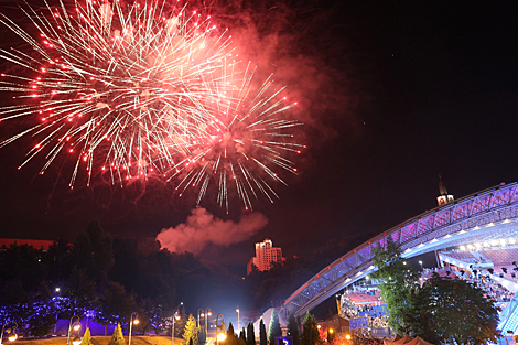 Slavianski Bazaar opening ceremony: fireworks 