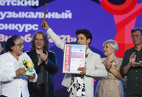 Shokhrukhkhon Khalimkhonov of Uzbekistan is the third prize winner