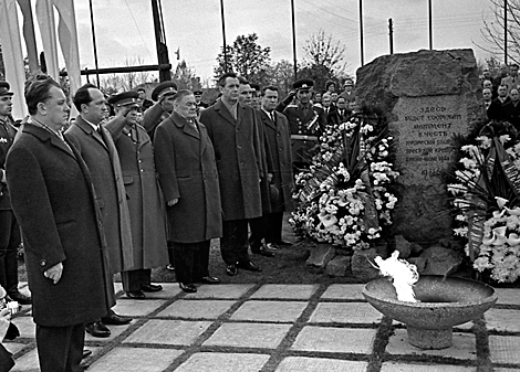 Вручение Брестской крепости-герою ордена Ленина и медали 