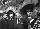 Участник обороны Брестской крепости Герой Советского Союза П.М.Гаврилов рассказывает молодежи о боях в Восточном форте крепости, 1970 год
