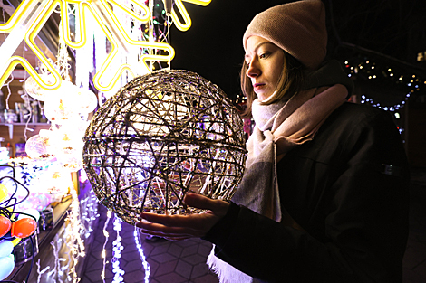 In anticipation of most loved holidays: Christmas fairs, New Year lights and decorations are springing up across Belarus