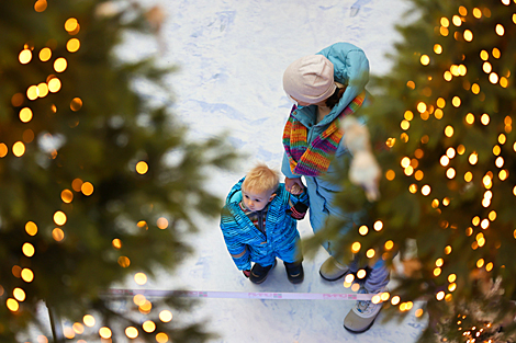 Minsk shopping centers start the festive season with Christmas decorations