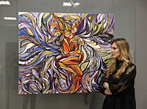 Art and fragrance mix at exhibition in Minsk