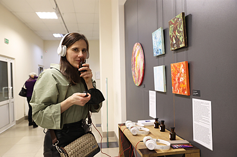 Art and fragrance mix at exhibition in Minsk