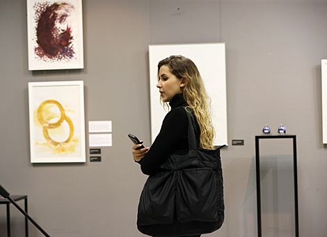 Art and fragrance mix at exhibition in Minsk