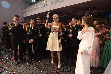 Удзельнікі навагодняга балю перад яго пачаткам