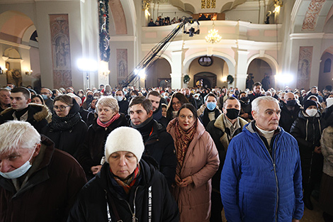 Прихожане Архикафедрального костела Пресвятой Девы Марии