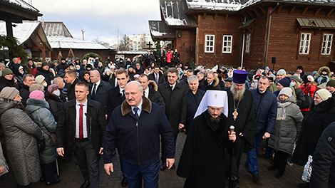 Александр Лукашенко посетил минский храм Преподобных Оптинских старцев