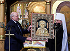 Президент передал в дар храму икону Святого Николая Чудотворца