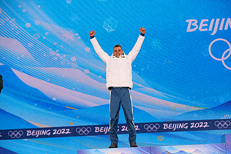 Anton Smolski is awarded an Olympic silver medal 