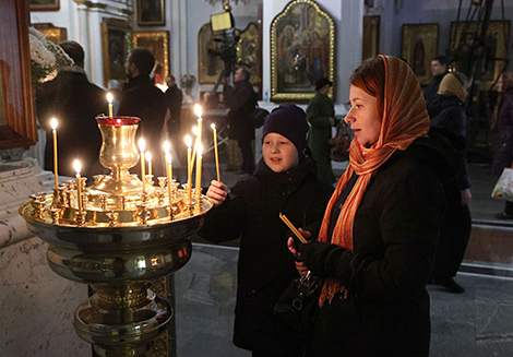 Православные верующие празднуют Пасху