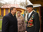 Veteran Anton Gorbachik from Grodno receives congratulations in the run-up to Victory Day