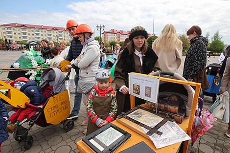 Дзень сям'і: маці з каляскамі прайшлі парадам па вуліцах Гродна