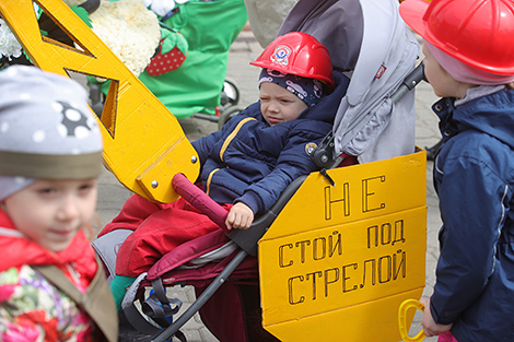 Дзень сям'і: маці з каляскамі прайшлі парадам па вуліцах Гродна