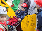Дзень сям'і: маці з каляскамі прайшлі парадам па вуліцах Гродна