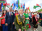 Цырымонія ўскладання кветак і вянкоў у мемарыяльным комплексе "Курган Славы" 