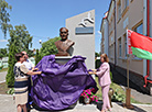 杨卡·库帕拉半身像（中国雕塑家吴为山的作品）在奥尔沙地区科佩西村揭幕