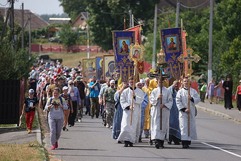 Усебеларускі хрэсны ход у Слонімскім раёне 