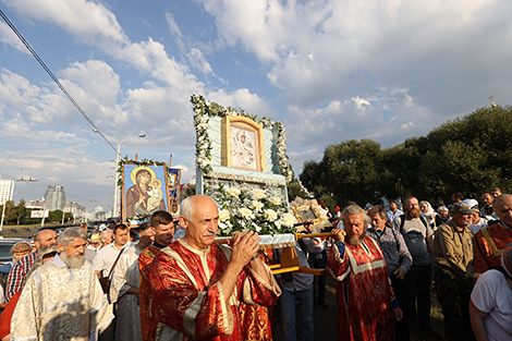 Усебеларускі хрэсны ход завяршыўся ў Мінску