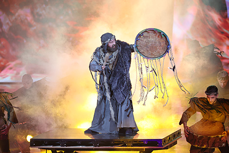 Historical show at the patriotic forum 