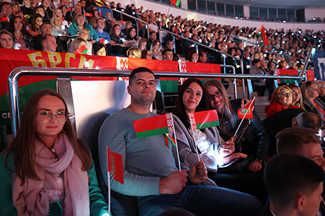 Historical show at the patriotic forum 