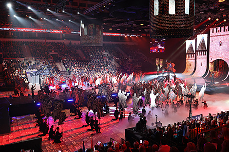 Historical show at the patriotic forum 