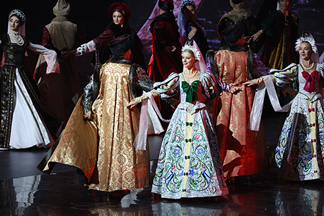 Historical show at the patriotic forum 