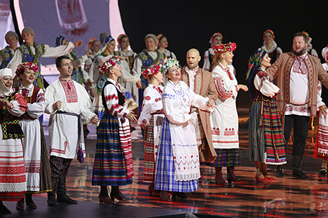 Historical show at the patriotic forum 