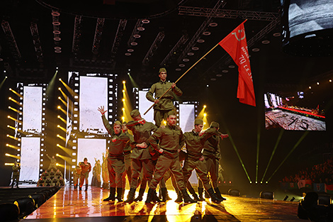 Historical show at the patriotic forum 
