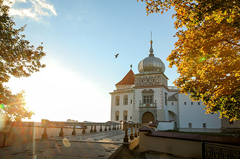 格罗德诺古堡 10 月的景色