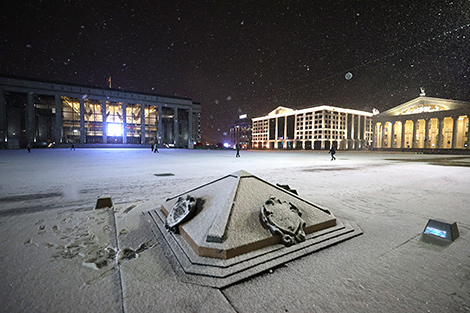 白雪皑皑的明斯克十月广场