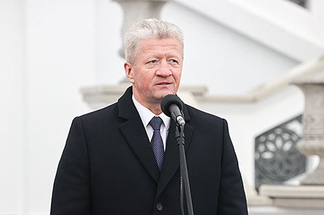 文化部长阿纳托利·马凯维奇在宫殿和园林建筑群的开幕式上