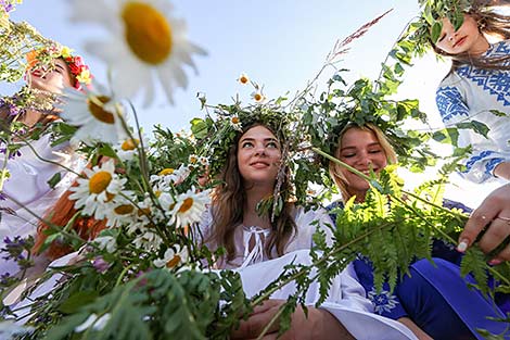 Wreath weaving contest on Kupala Night