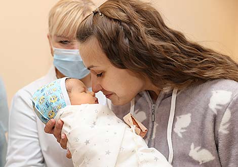 Parents of the firstborn child of 2022 celebrated in Kalinkovichi
