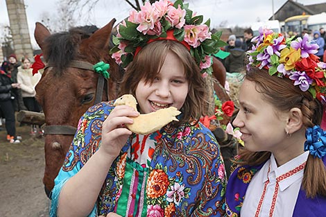 Chyrachka spring calling rite in the village of Tonezh