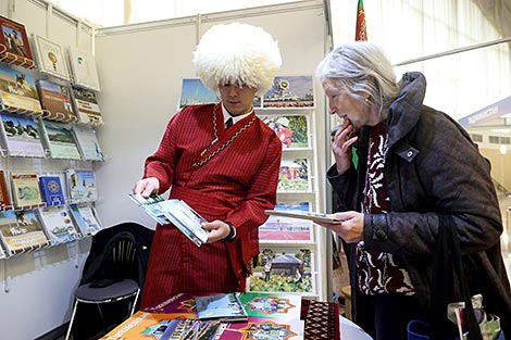 Книжный стенд Туркменистана 