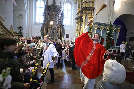 Вербная нядзеля ў касцёле Святога Францыска Ксаверыя ў Гродне