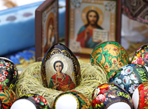 基督在白俄罗斯的光明复活：东正教教堂的节日礼拜、复活节大餐的圣化、为和平而真诚的祈祷