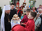 格罗德诺 圣诞修道院的复活节弥撒期间都主教 本杰明