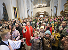 天主教徒庆祝柳绒节