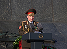 白俄罗斯国防部长维克多·赫列宁在仪式上