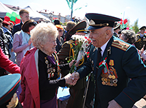 “白俄罗斯铭记我们记住每一个人”：在白俄罗斯各地方会见老战士、庄严的行动、集会、汽车游行