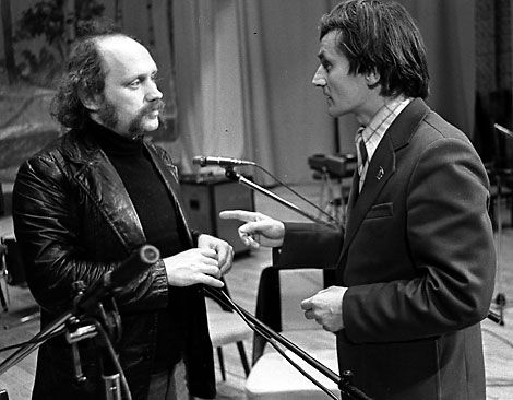 Vladimir Mulyavin and composer Igor Luchenok, 1977