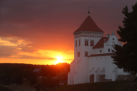 格罗德诺古堡的日落