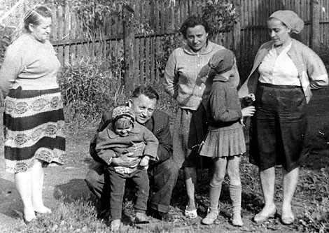 Ivan Shamyakin and his family members in the village of Teryukha (1950s)