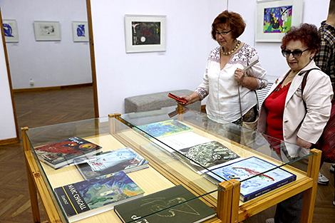 Marc Chagall’s granddaughters donated rare books from the artist’s library to Vitebsk