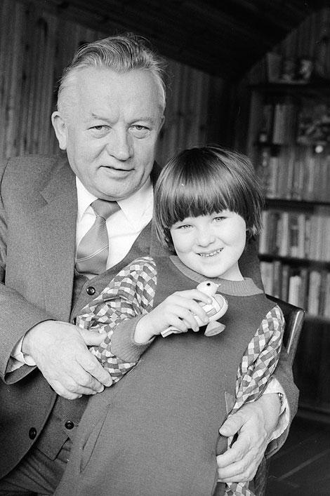 Ivan Shamyakin with his granddaughter Slavyana. Minsk, 17 November 1987